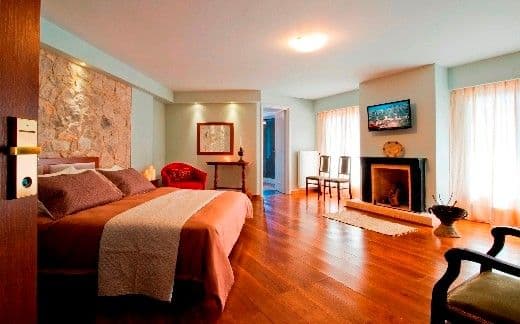 properties-ELLINONT-2.jpg