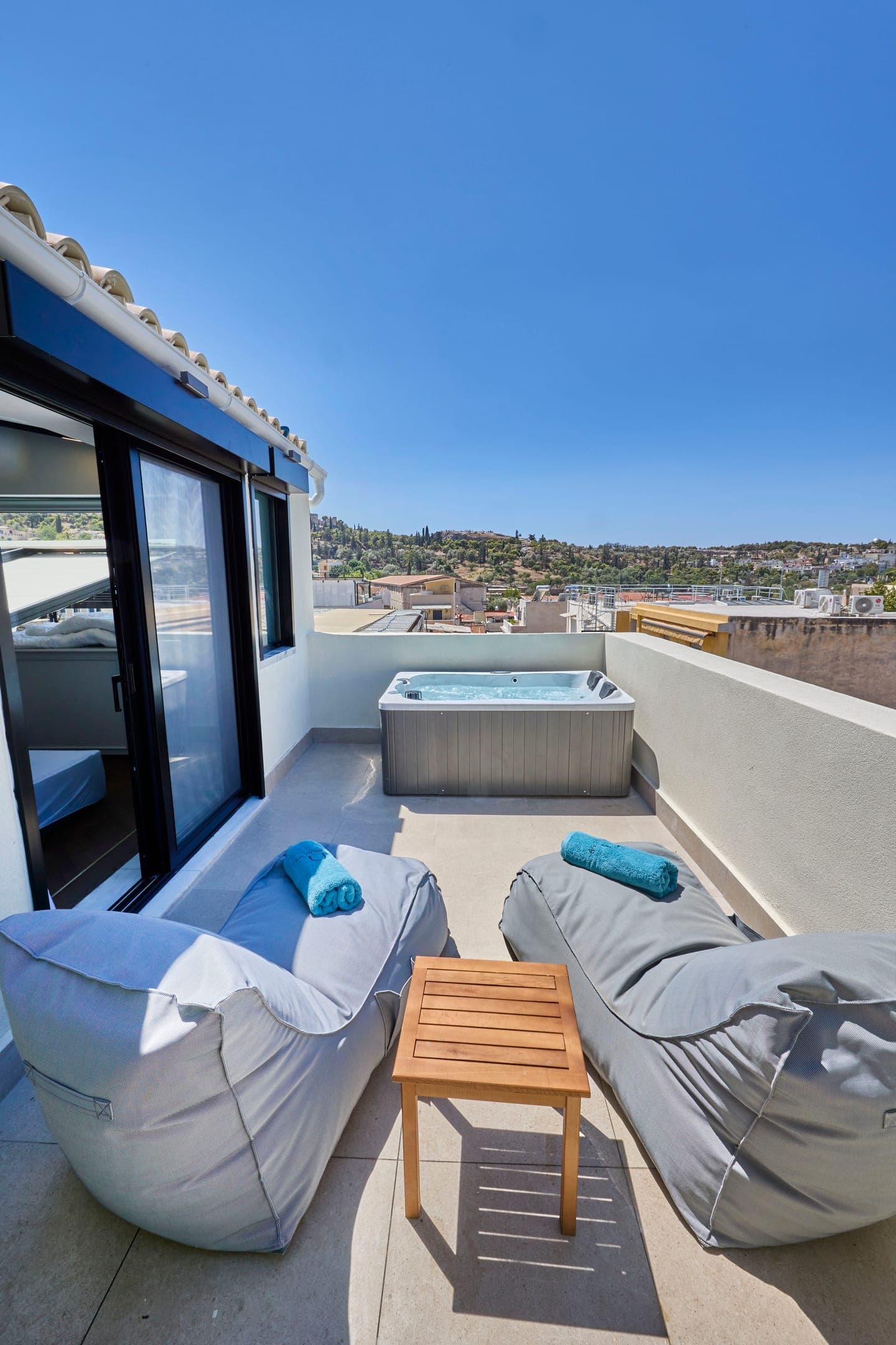properties-ERMOU99LXE-3.jpg