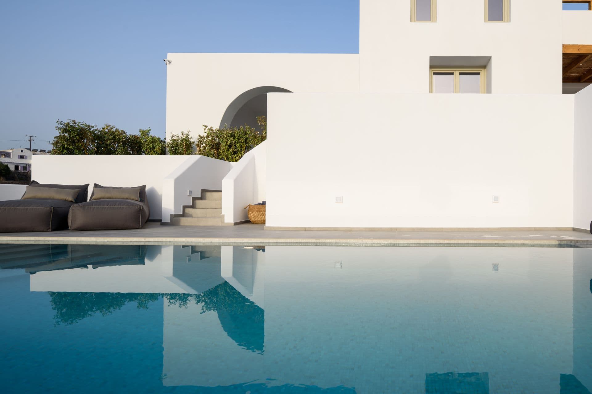 Executive 2 Bedroom Suite with Private Pool - Comfortable sunloungers