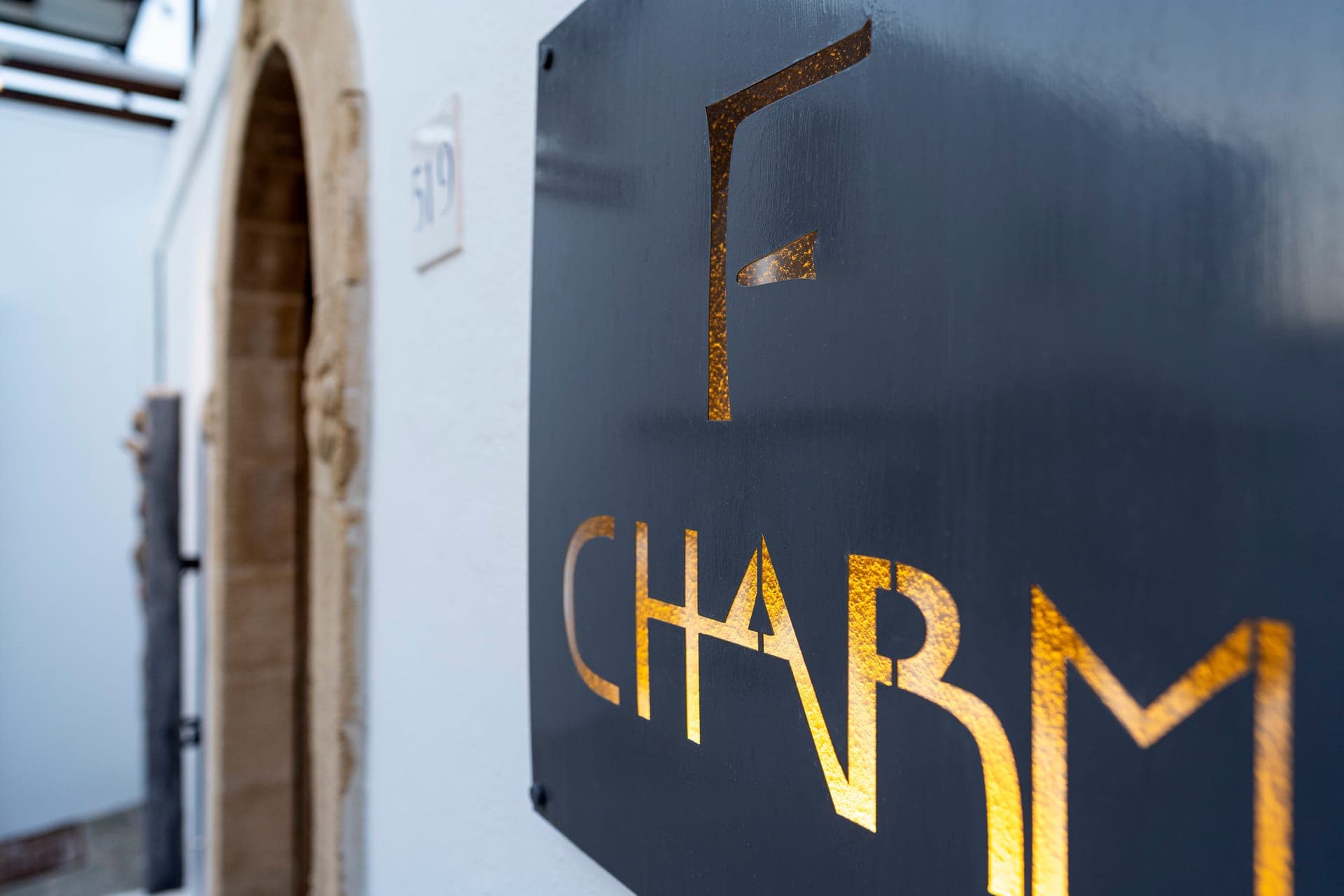 Welcome in F Charm all Suites!