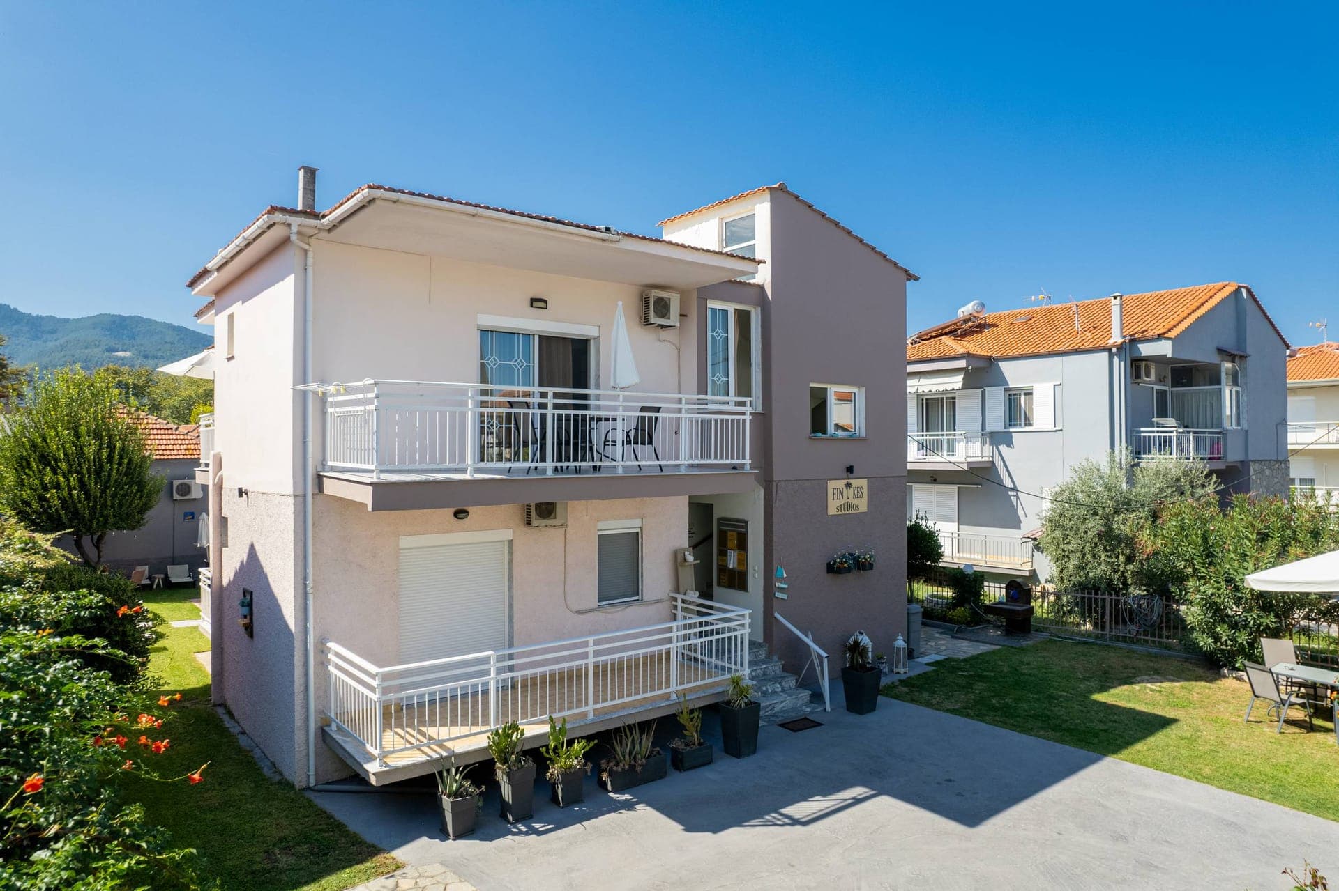 properties-FINIKESST-1.jpg
