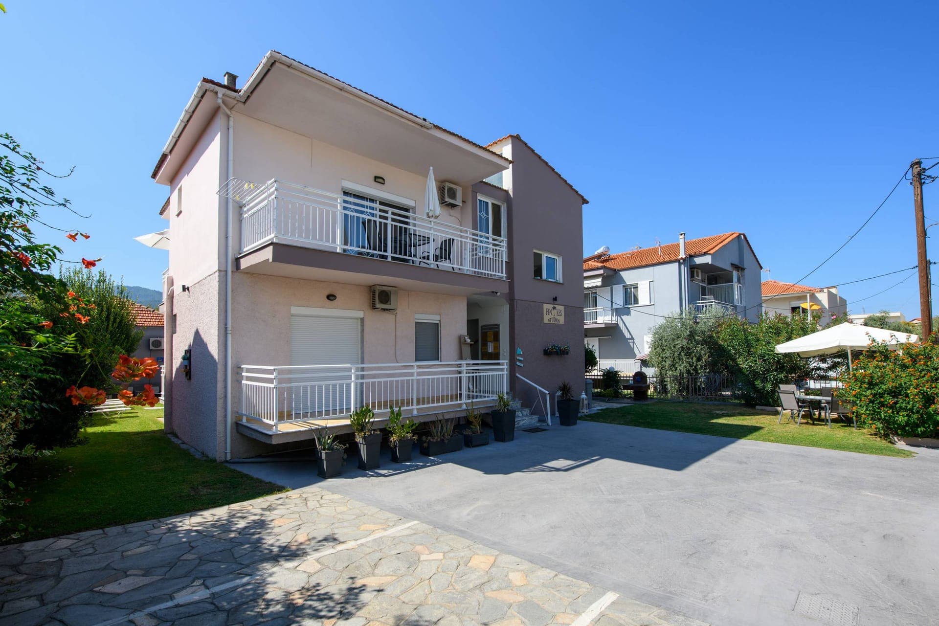 properties-FINIKESST-4.jpg