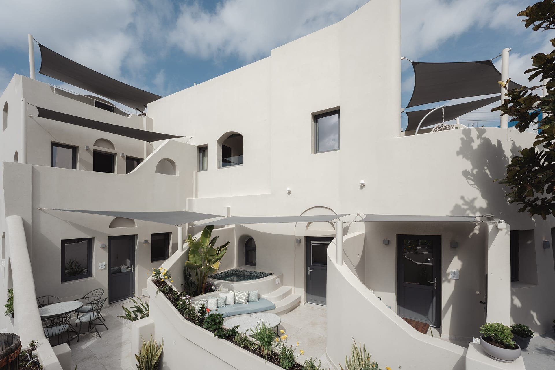 properties-GALARIALUX-0.jpg