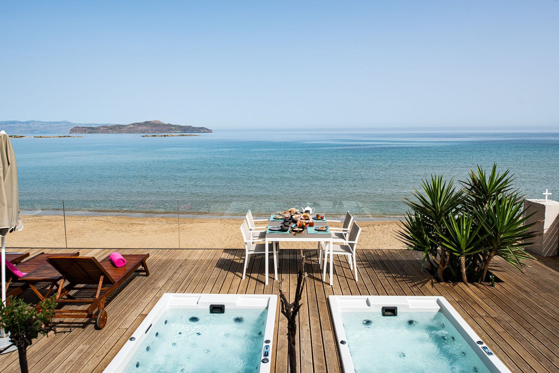 Direct access to a secluded sandy beach