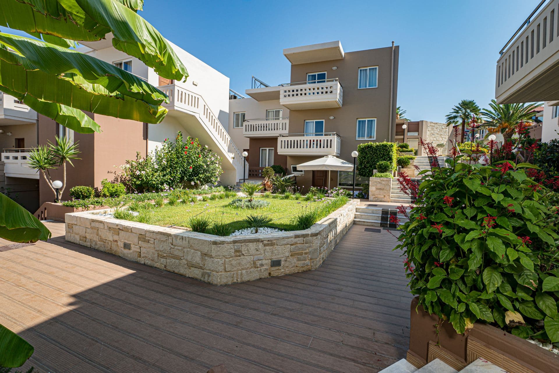 properties-GOLDENBAYS-2.jpg