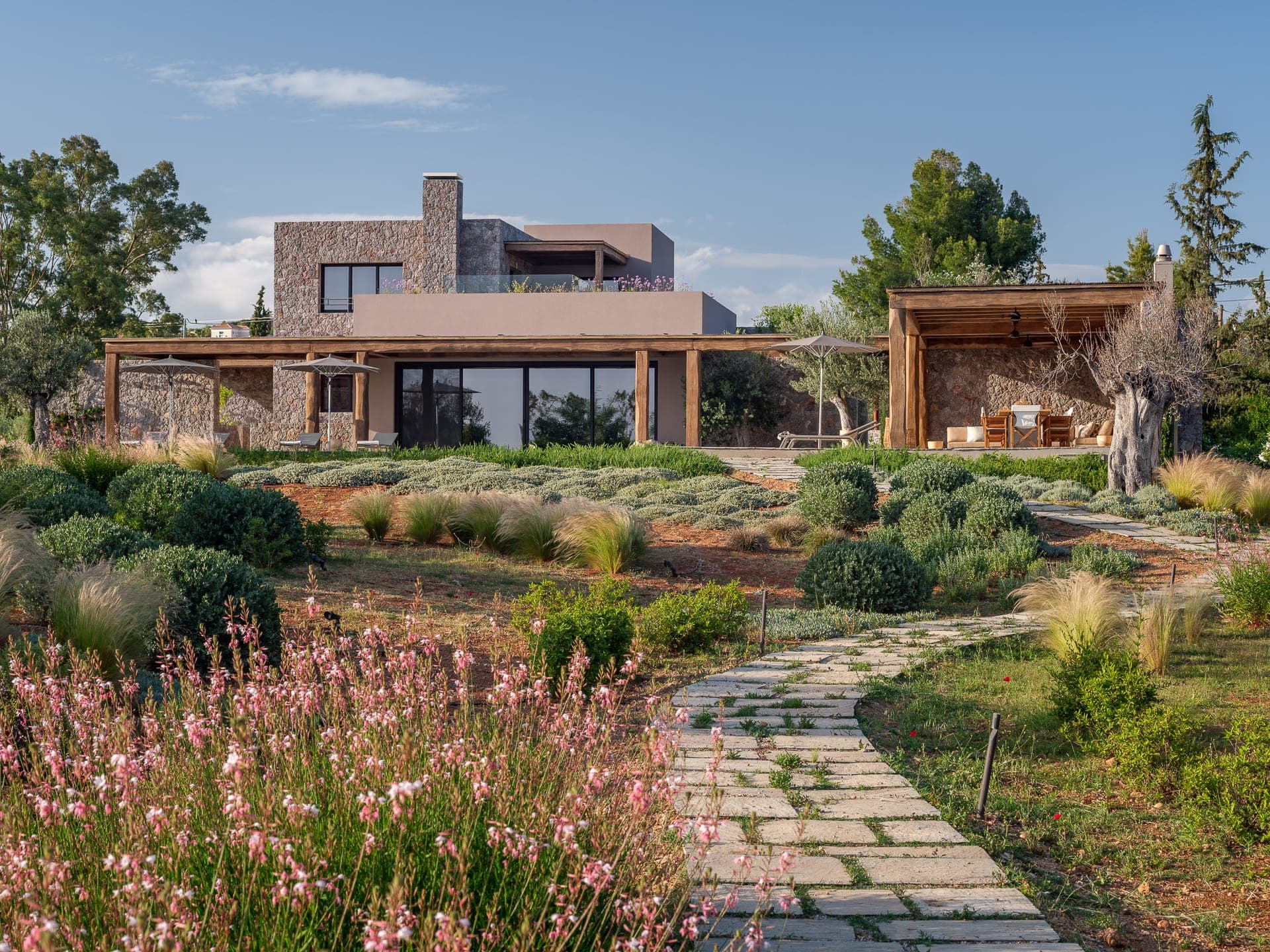 properties-GOLDENLAND-0.jpg