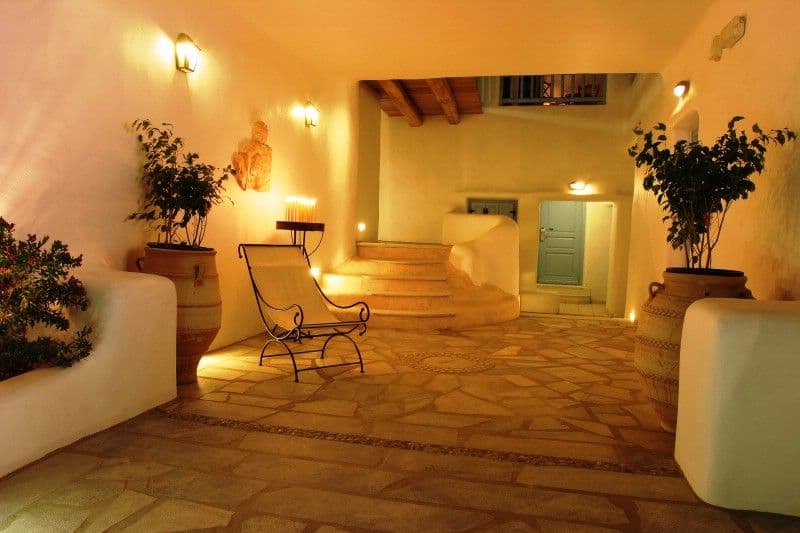 Swimming Pool - Lounge Area