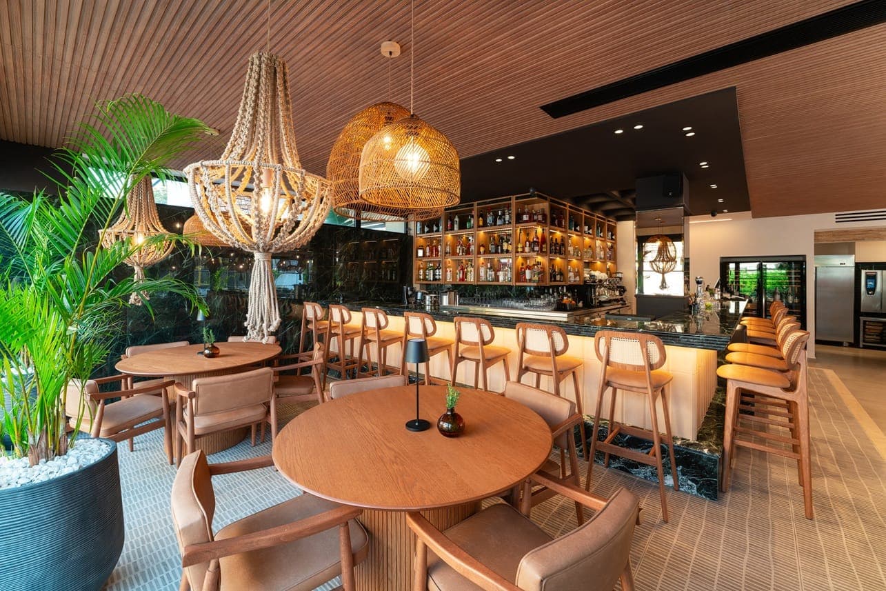 MAIN BAR