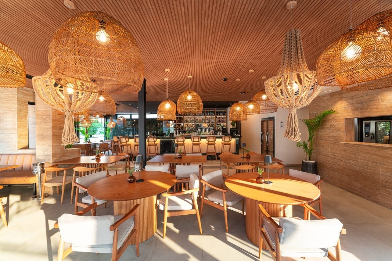 MAIN BAR - RESTAURANT