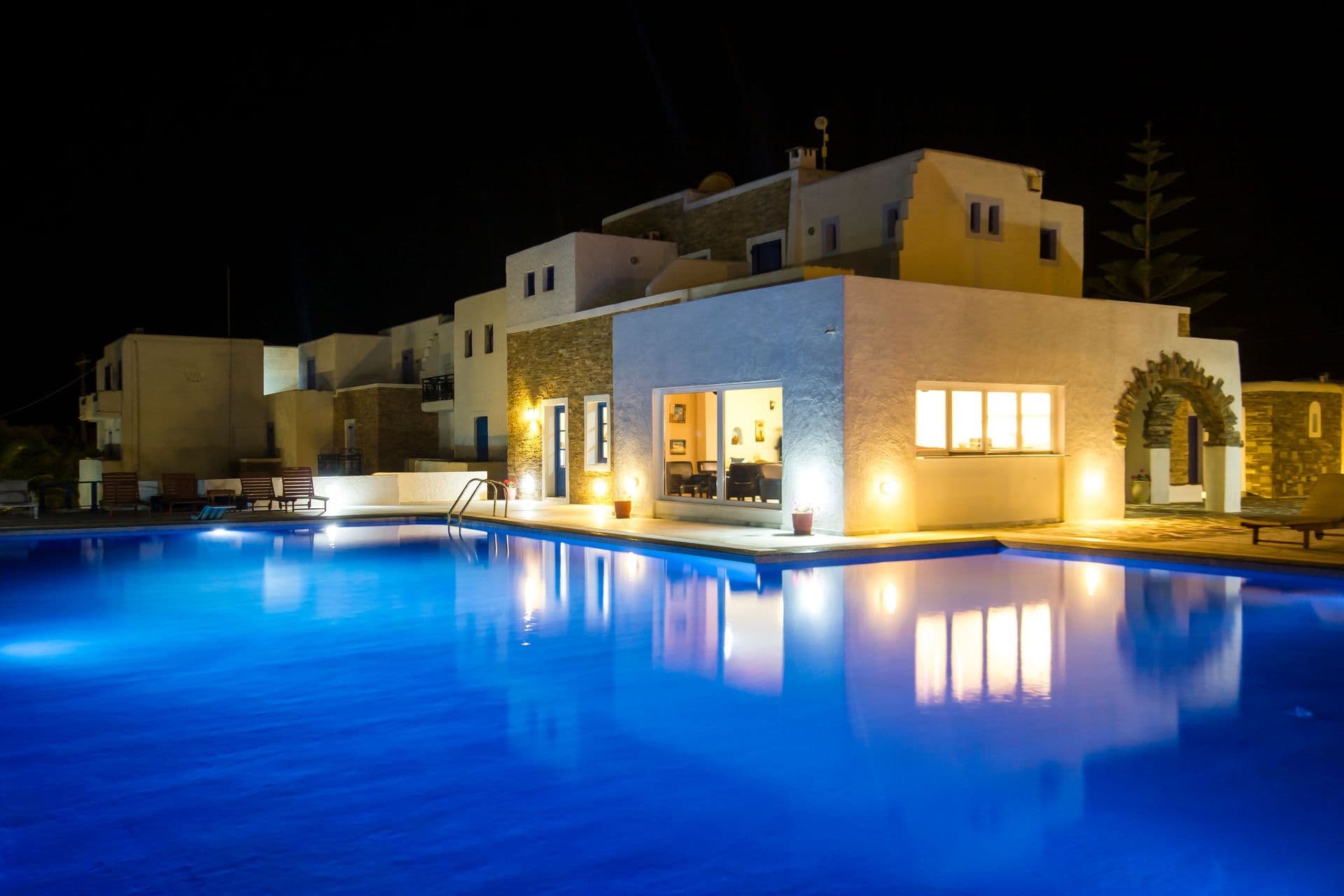 properties-HOLIDAYHTL-1.jpg