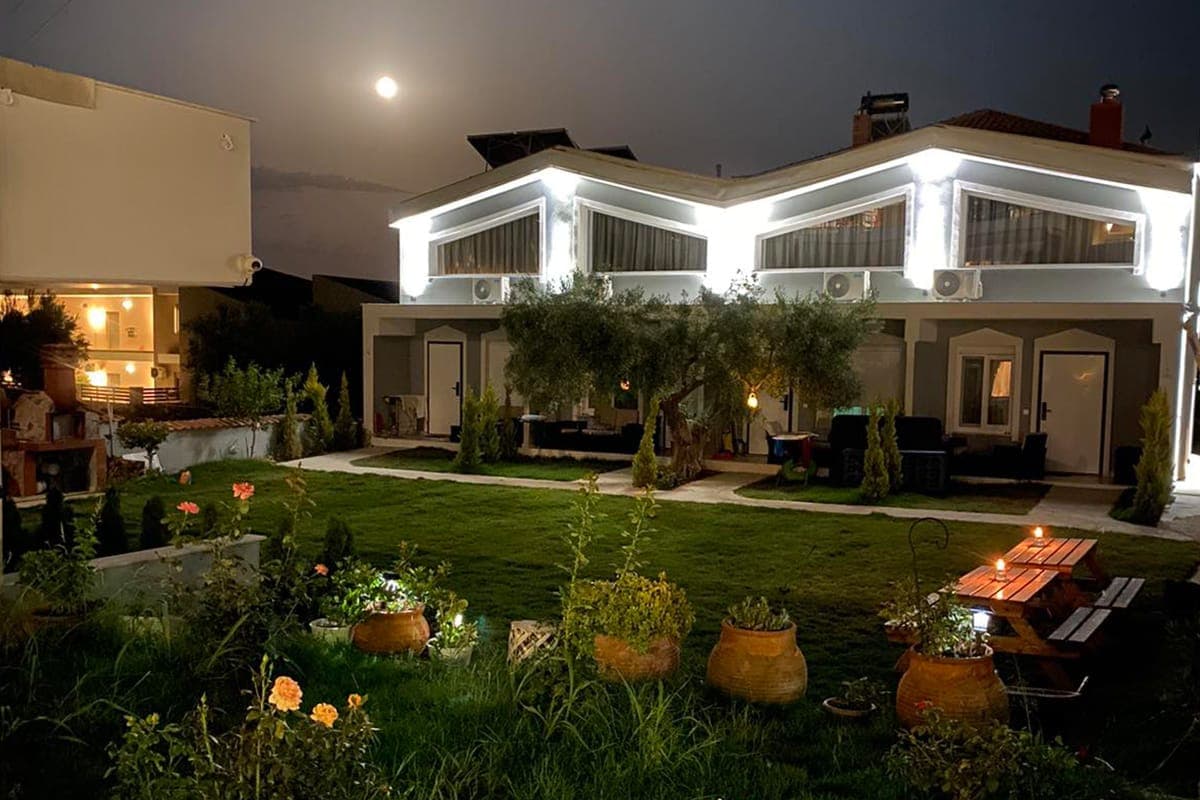 properties-HOUSEROSES-3.jpg