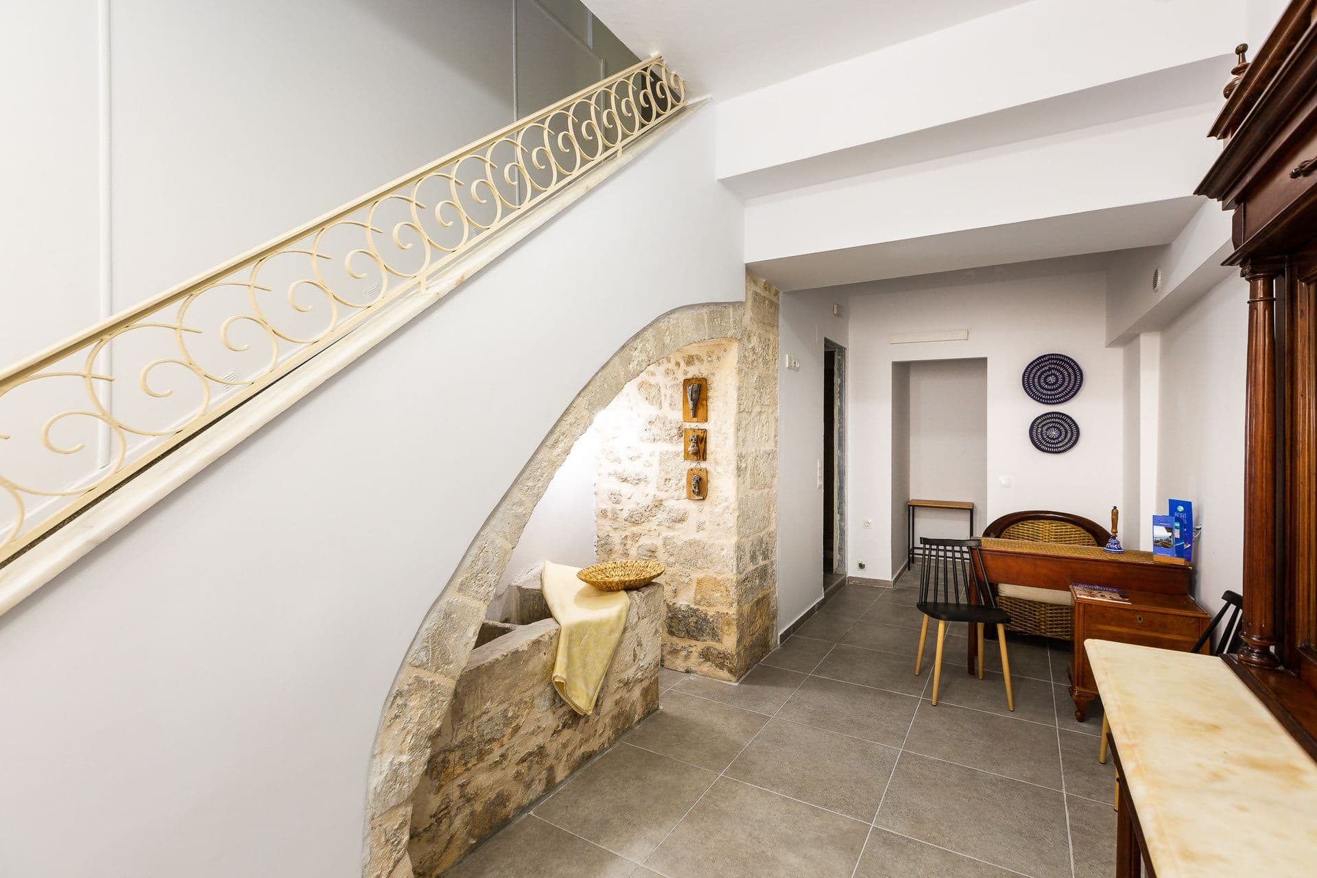 properties-INKHTLPHOS-0.jpg