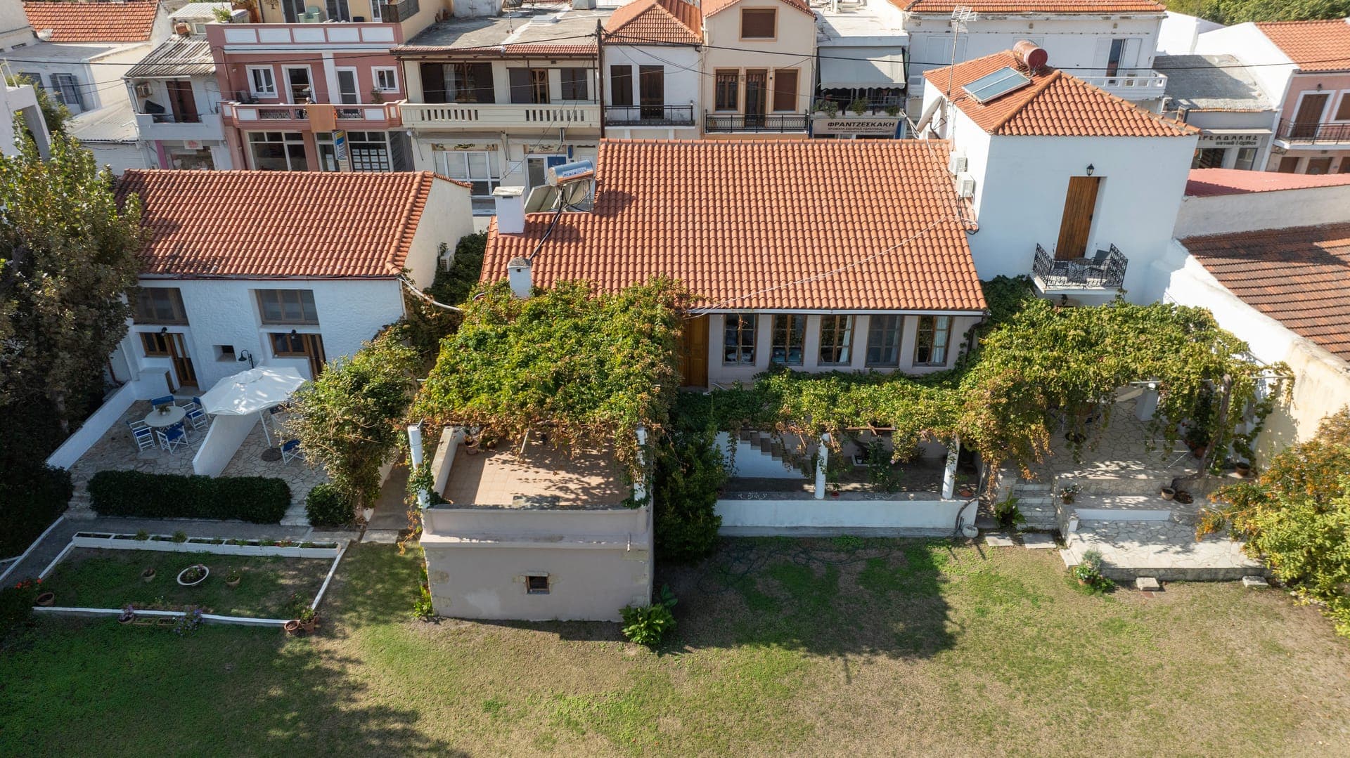 properties-ISMINIAC-1.jpg