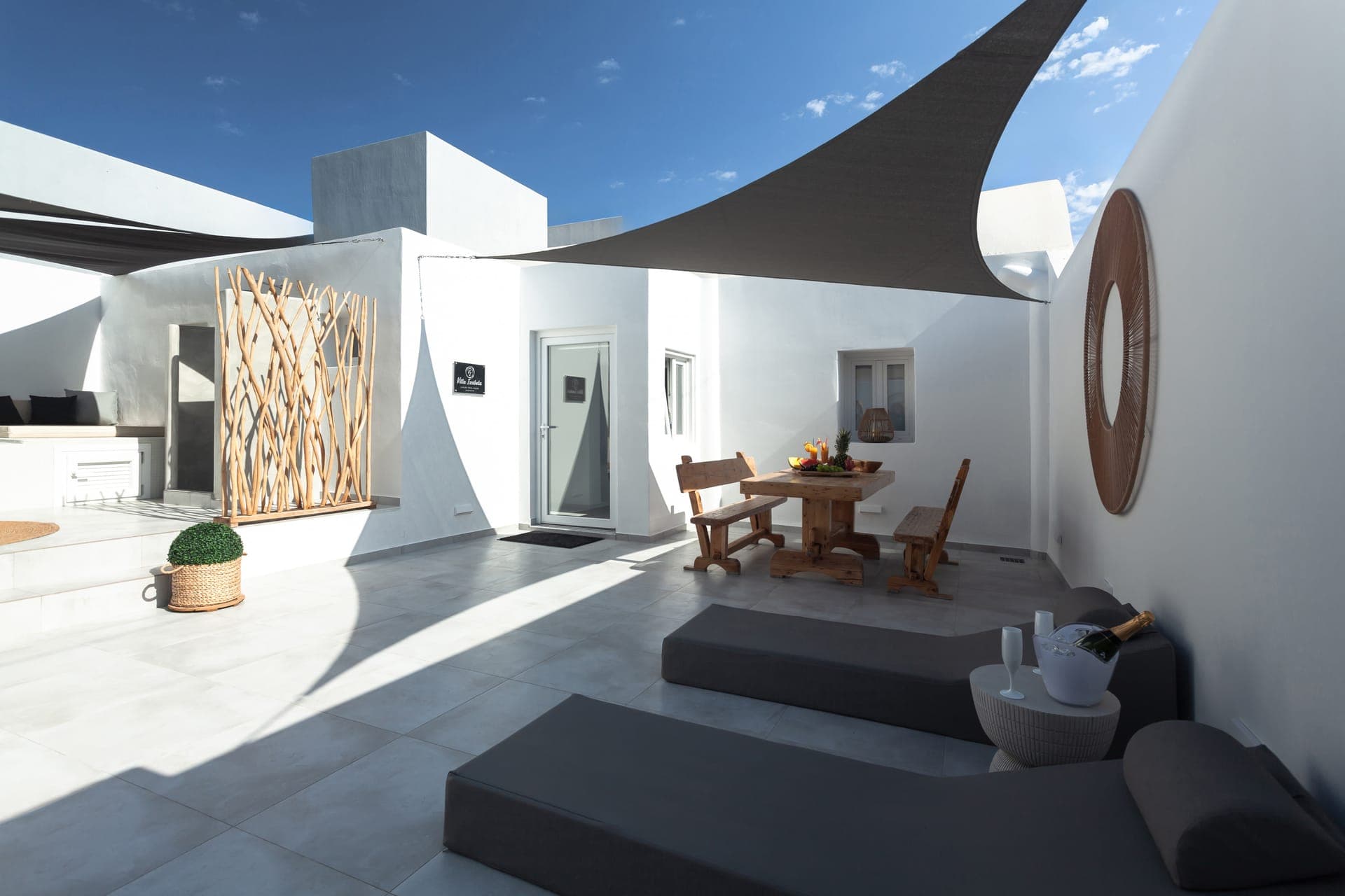 properties-IZABELLAV-1.jpg