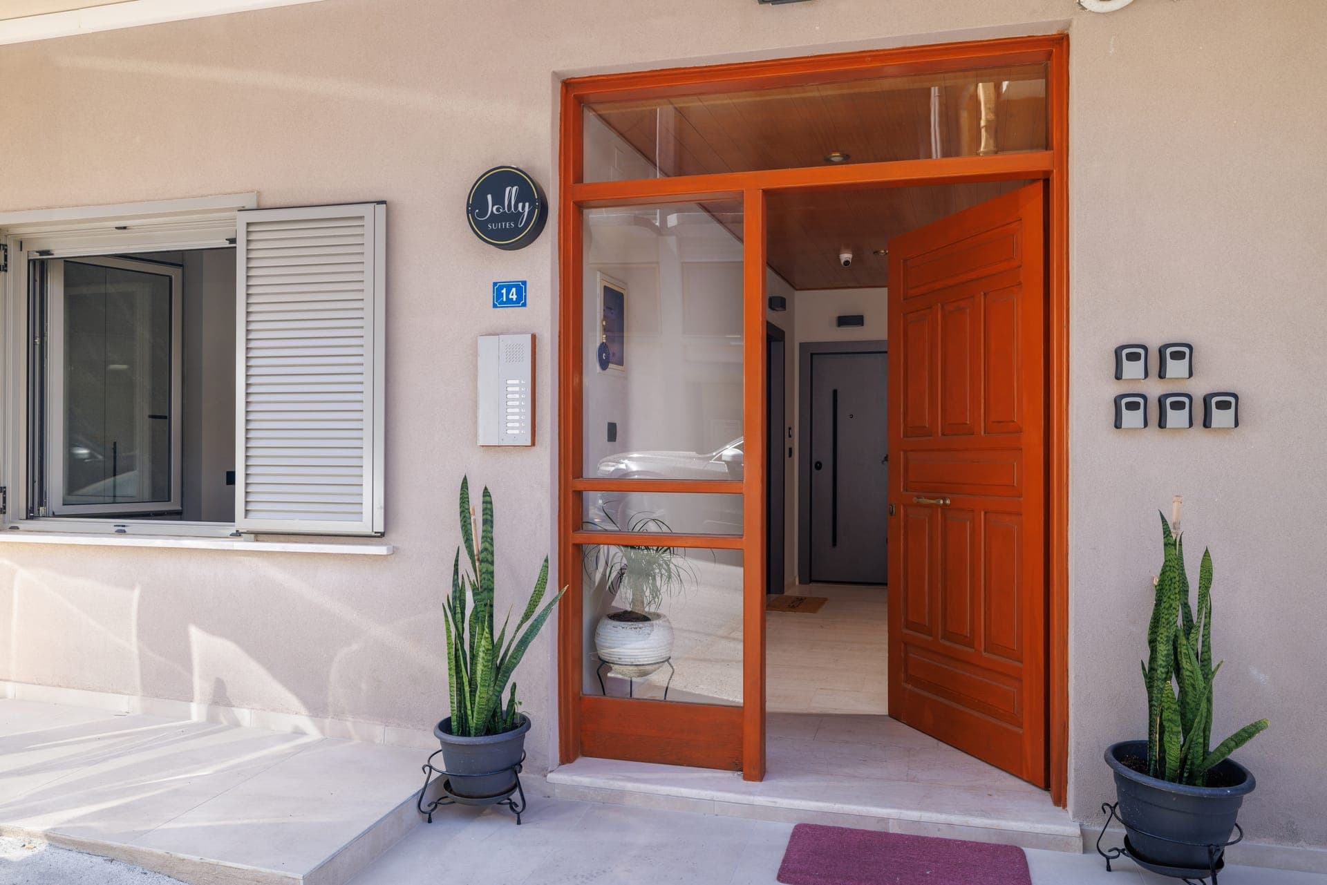 properties-JOLLYSUITE-3.jpg