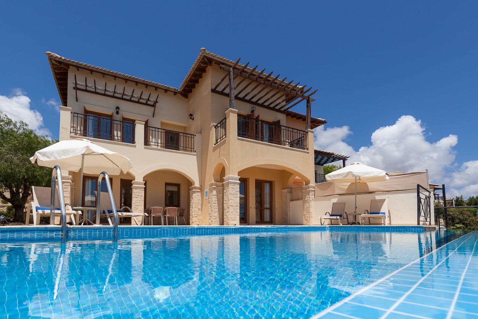 properties-JUNIORVILL-0.jpg