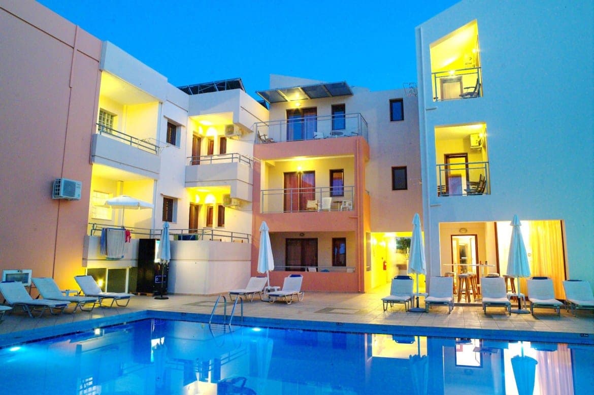 Kallitsakis Beach Apartments is a recently renovated family business, which is located 50 meters from the sea and 200 meters from the center of Platanias village and 11 kilometers from the city of Chania, known for its long, beautiful, sandy beaches. Desp