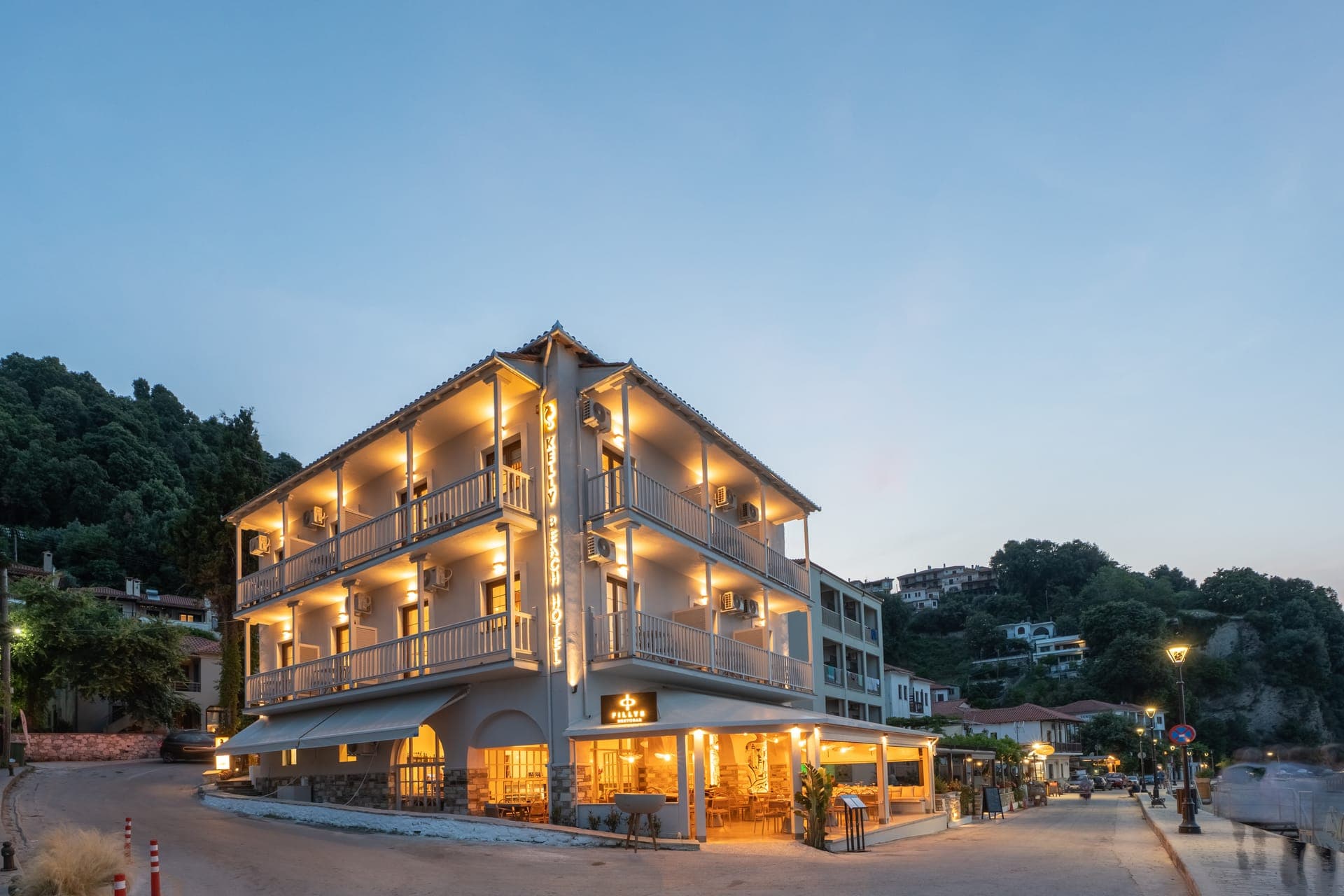 Kelly Beach Hotel, Pelio, Facade