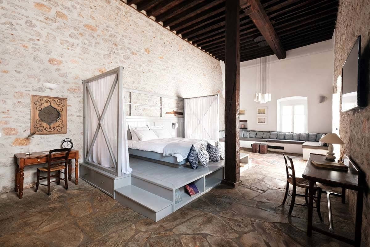 The Keresbino Hydra Manor House