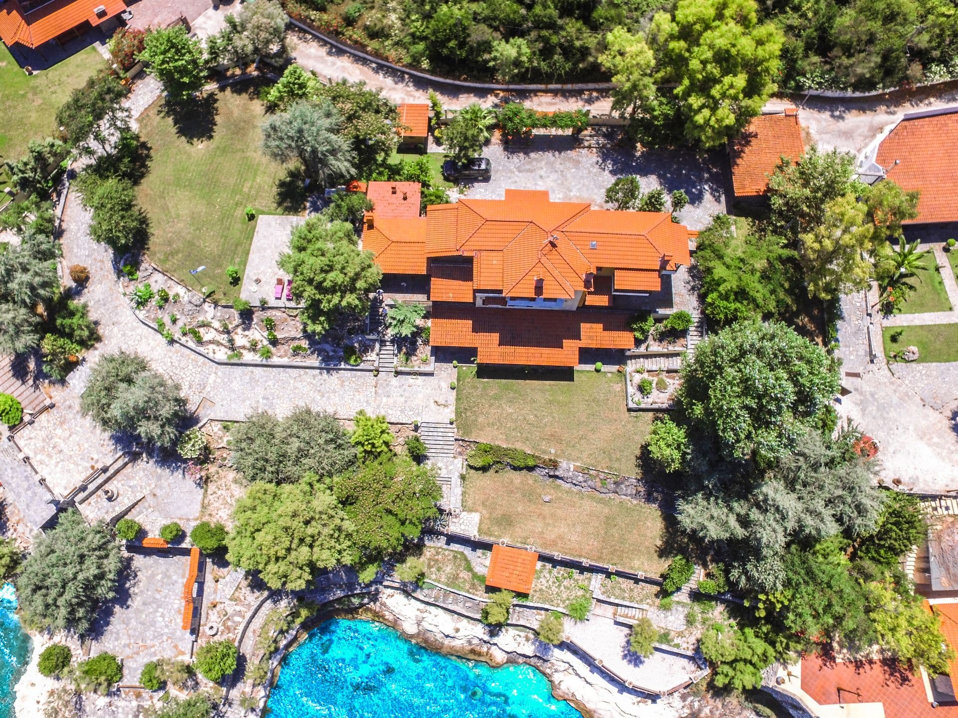 Kiparissi Villa Halkidiki, Sea Front Villa with 5 Bedrooms