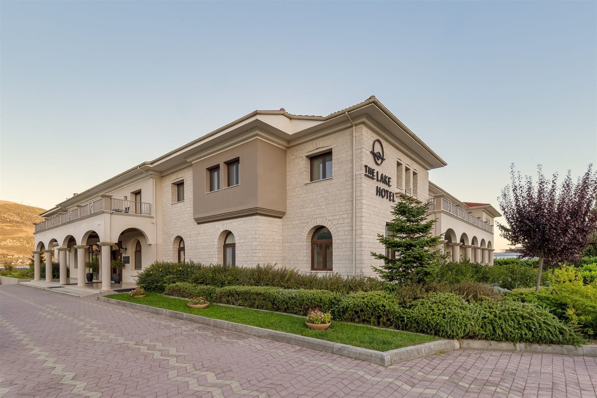 properties-LAKEHOTEL-0.jpg