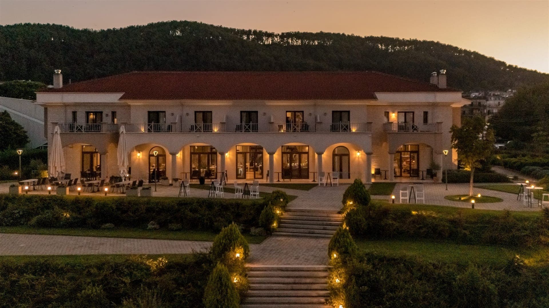 properties-LAKEHOTEL-4.jpg