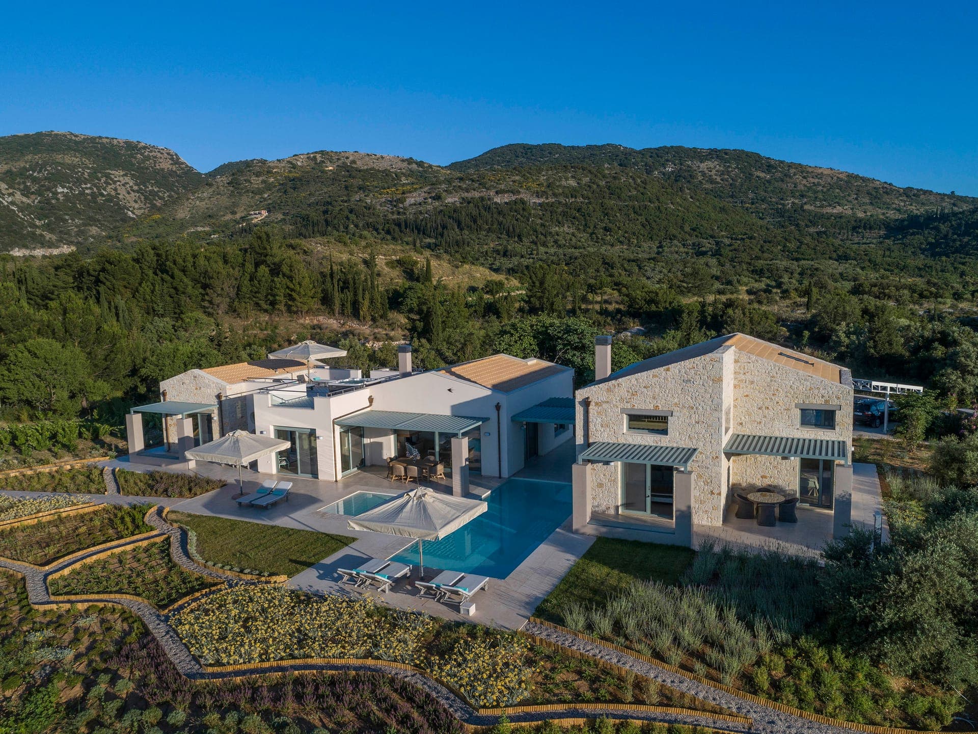 properties-LEFKADALUX-4.jpg
