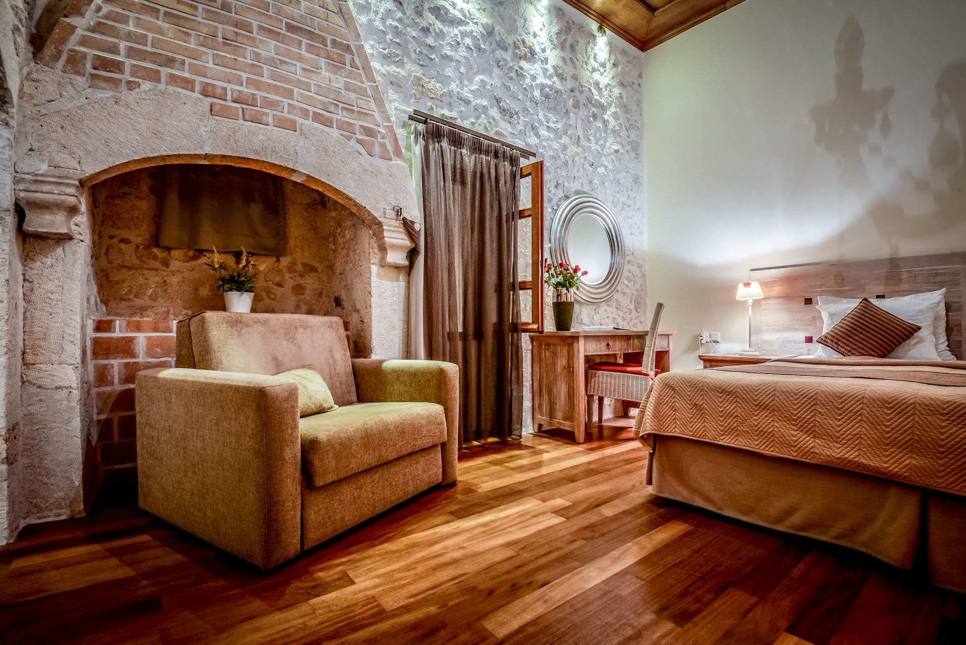 properties-LEOHOTEL-2.jpg