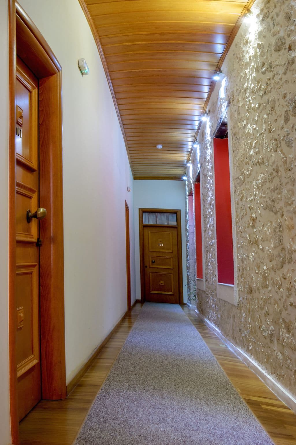 properties-LEOHOTEL-4.jpg