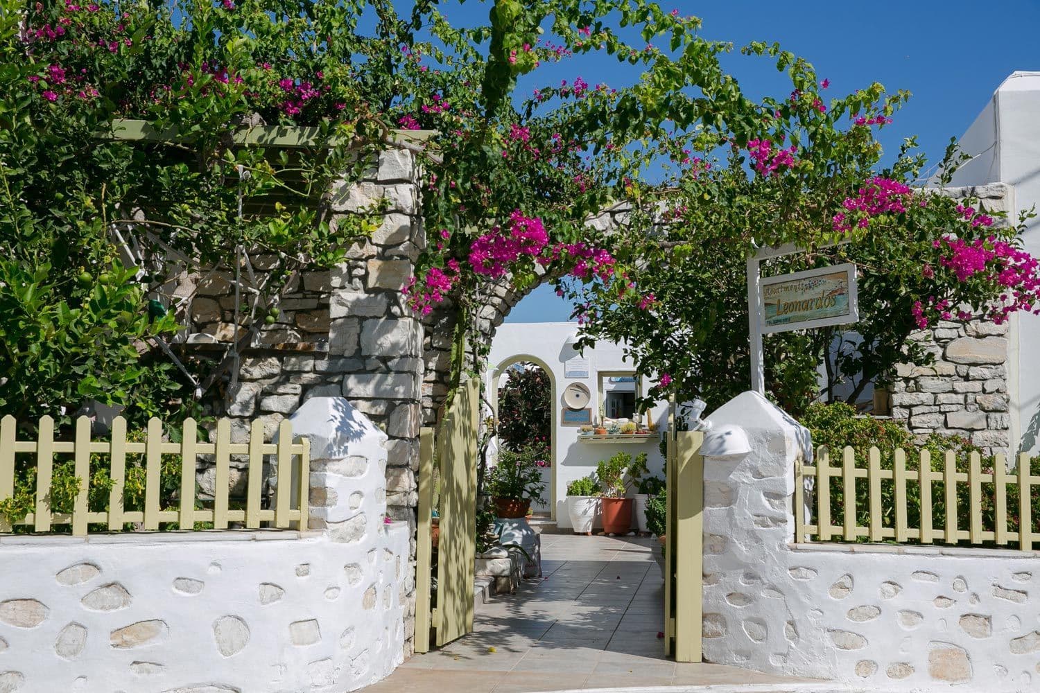 properties-LEONARDOS-1.jpg