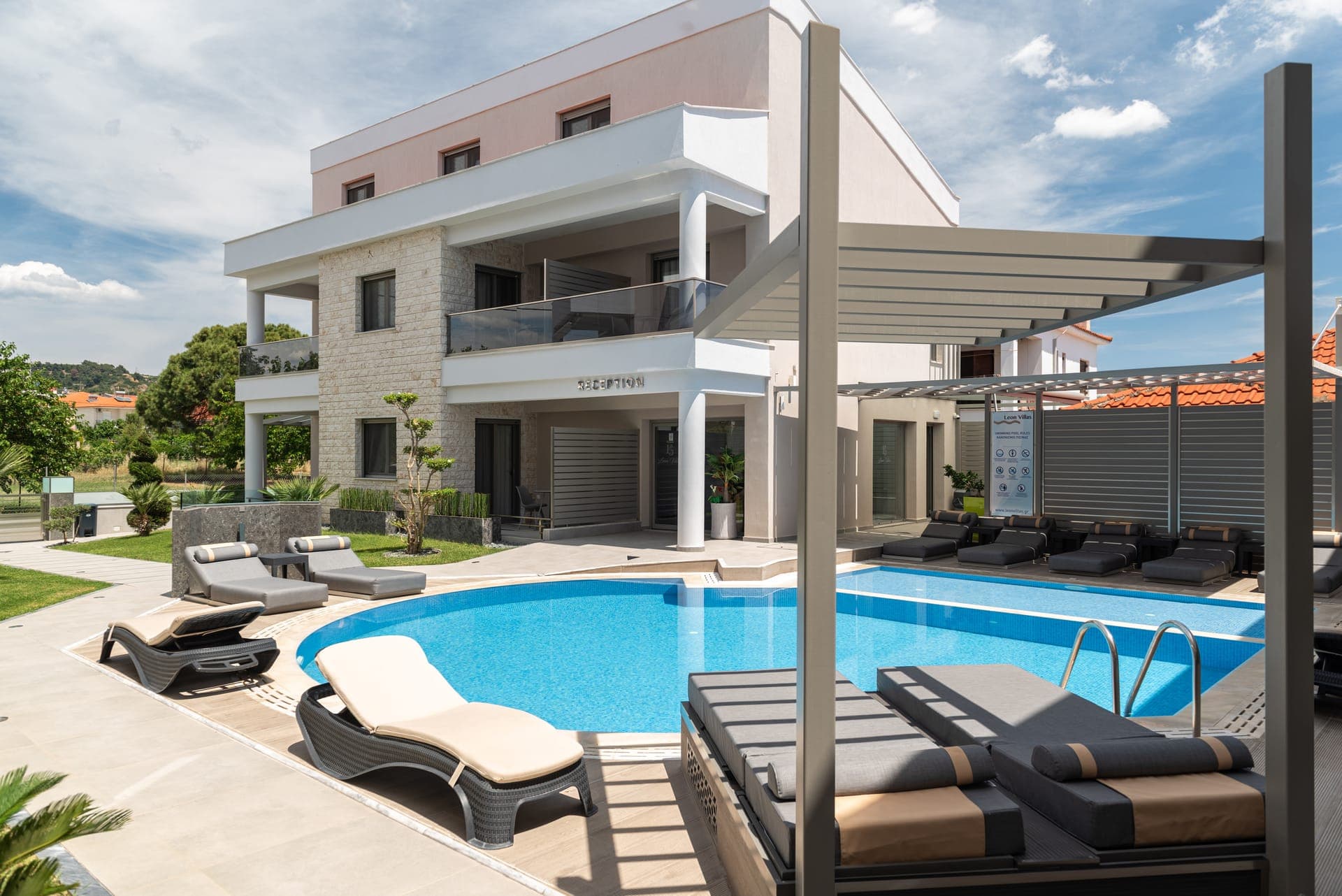 properties-LEONVILLAS-0.jpg