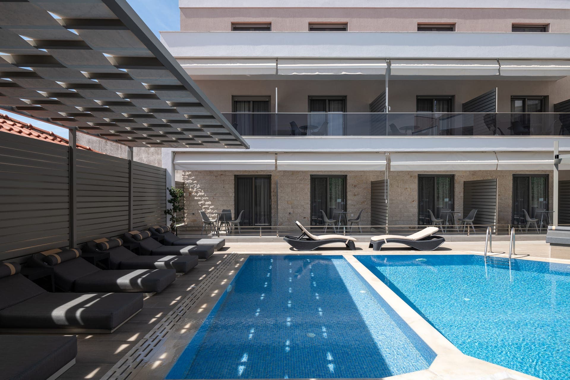 properties-LEONVILLAS-3.jpg