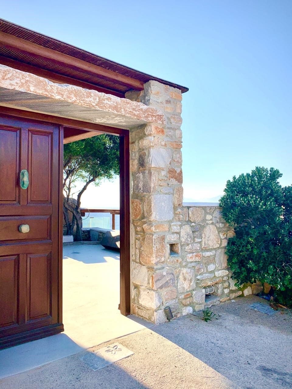 properties-LISANTEVIL-0.jpg