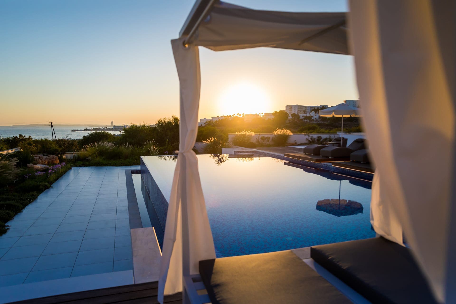 properties-LUXELVILLA-2.jpg