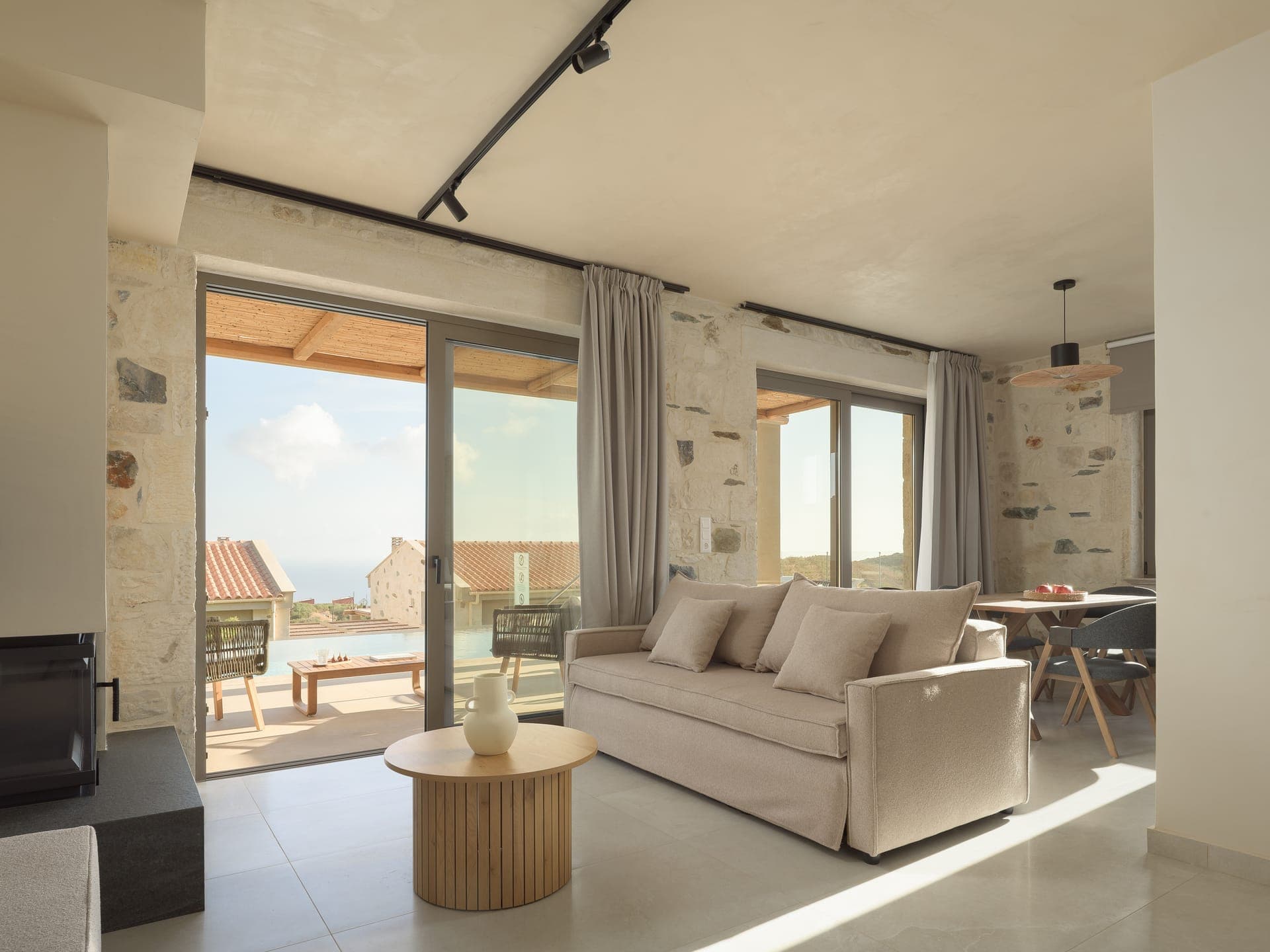 properties-LUXSTONEV-2.jpg