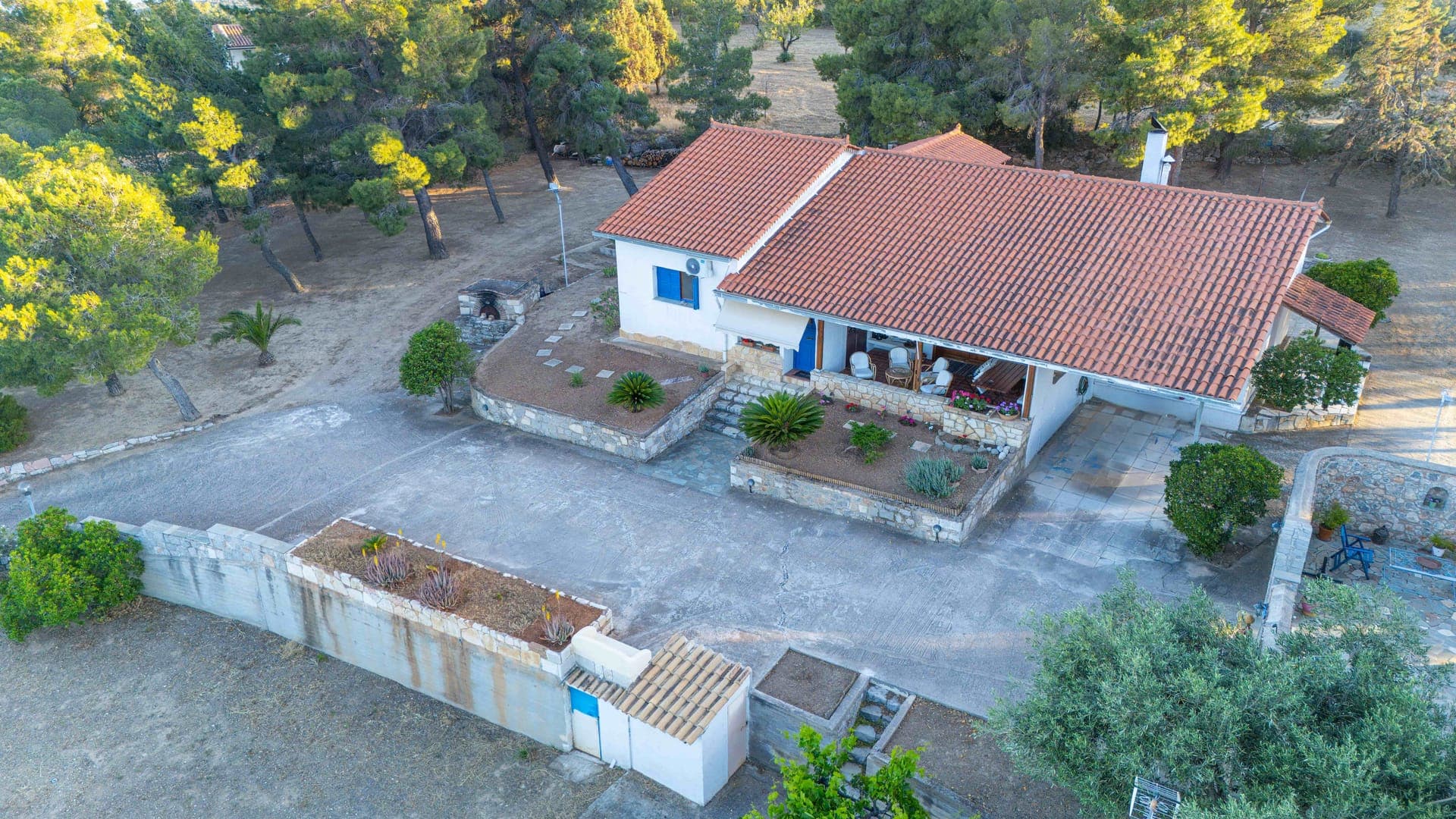 properties-MAISTROS-2.jpg