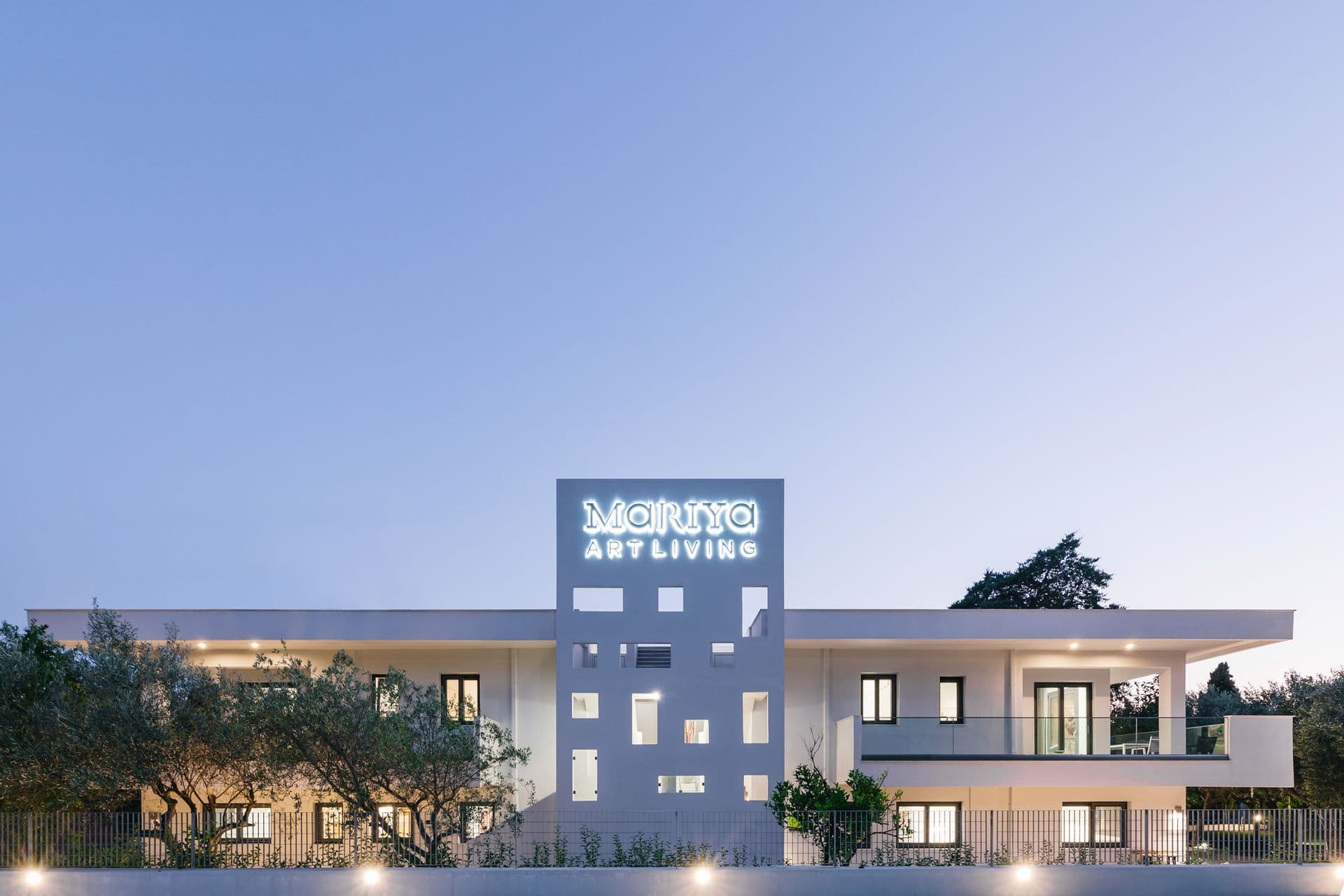 Mariya art living is a newly-built complex of 8 luxury holiday apartments,near the fishing village of Skioni and just a few steps from the picturesque seaside of Kassandra.
