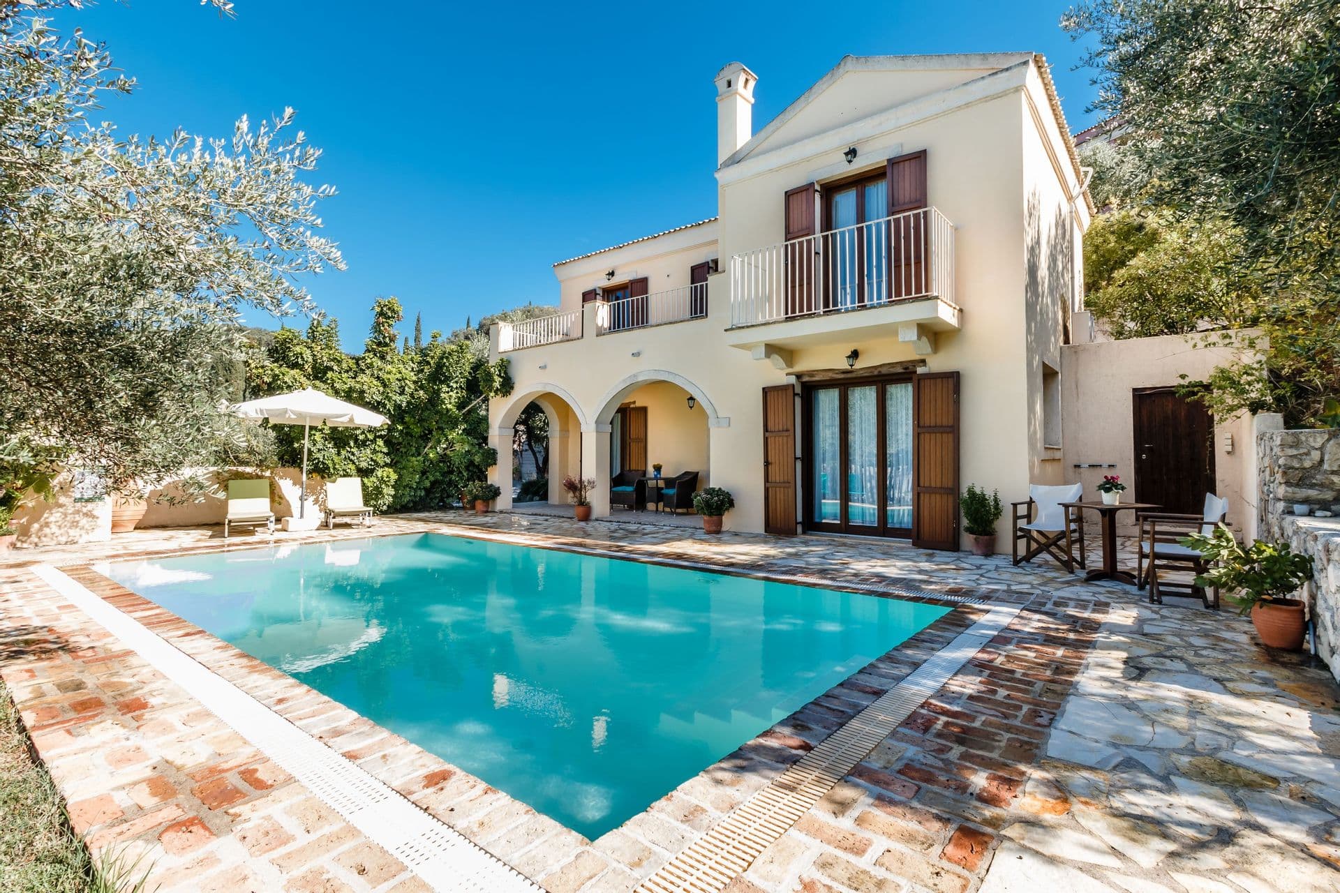 properties-MASTROGCOU-0.jpg