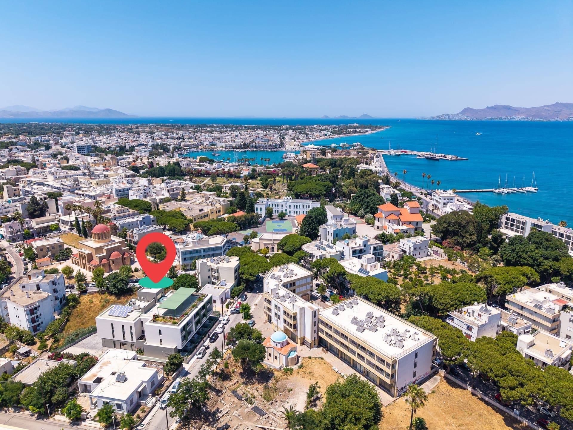 Memphis Suites is nestled in the heart of Kos City, perfectly positioned for you to explore everything—from hidden gems to iconic landmarks. Whether you're craving cozy cafés or indulging in fine dining, it's all just steps away.
