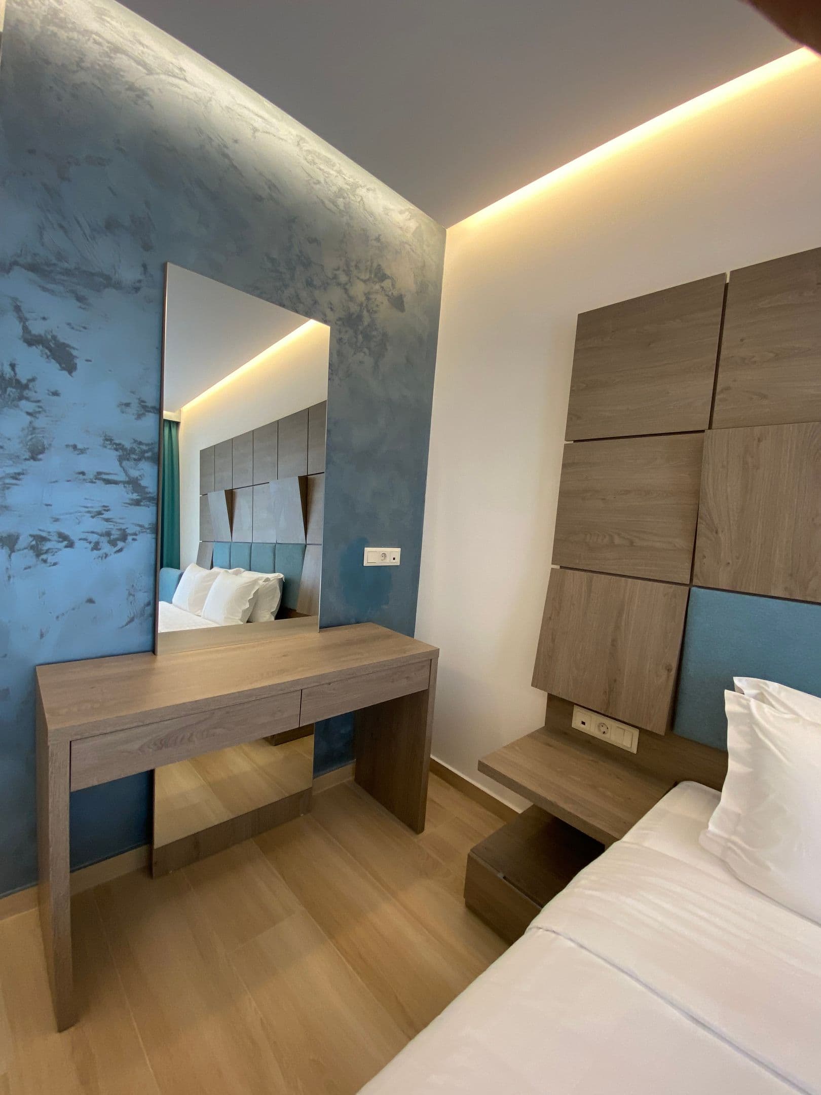 properties-MIRROR-1.jpg