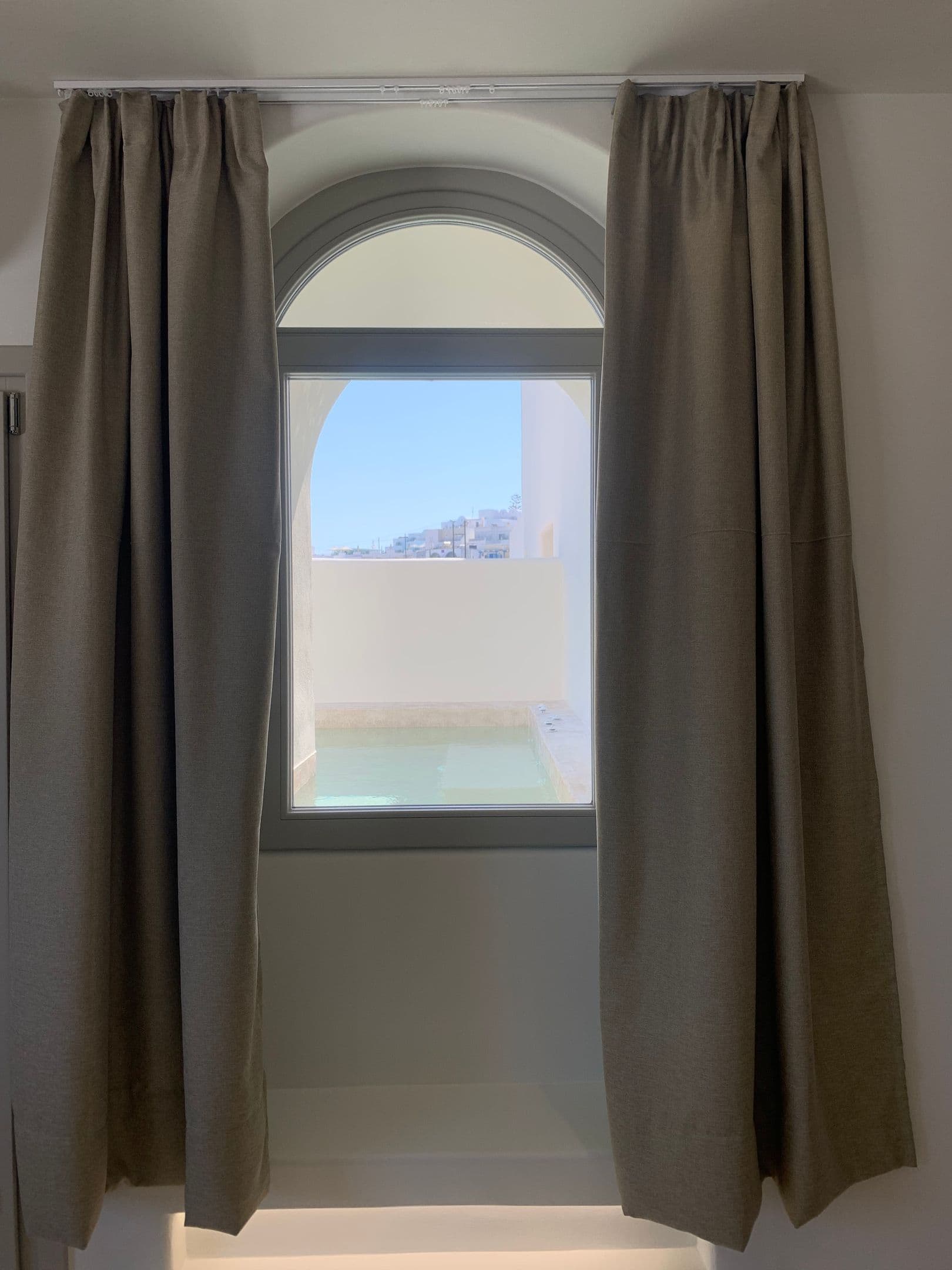 Walk into the jacuzzi from inside your room. There is also outside steps.