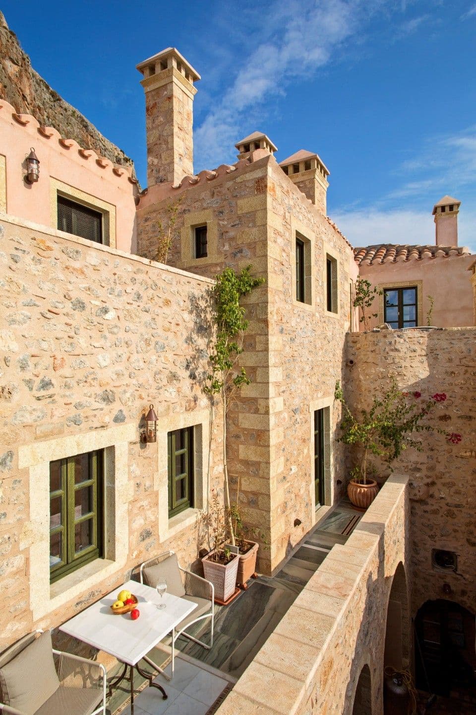 properties-MONIEMV-0.jpg