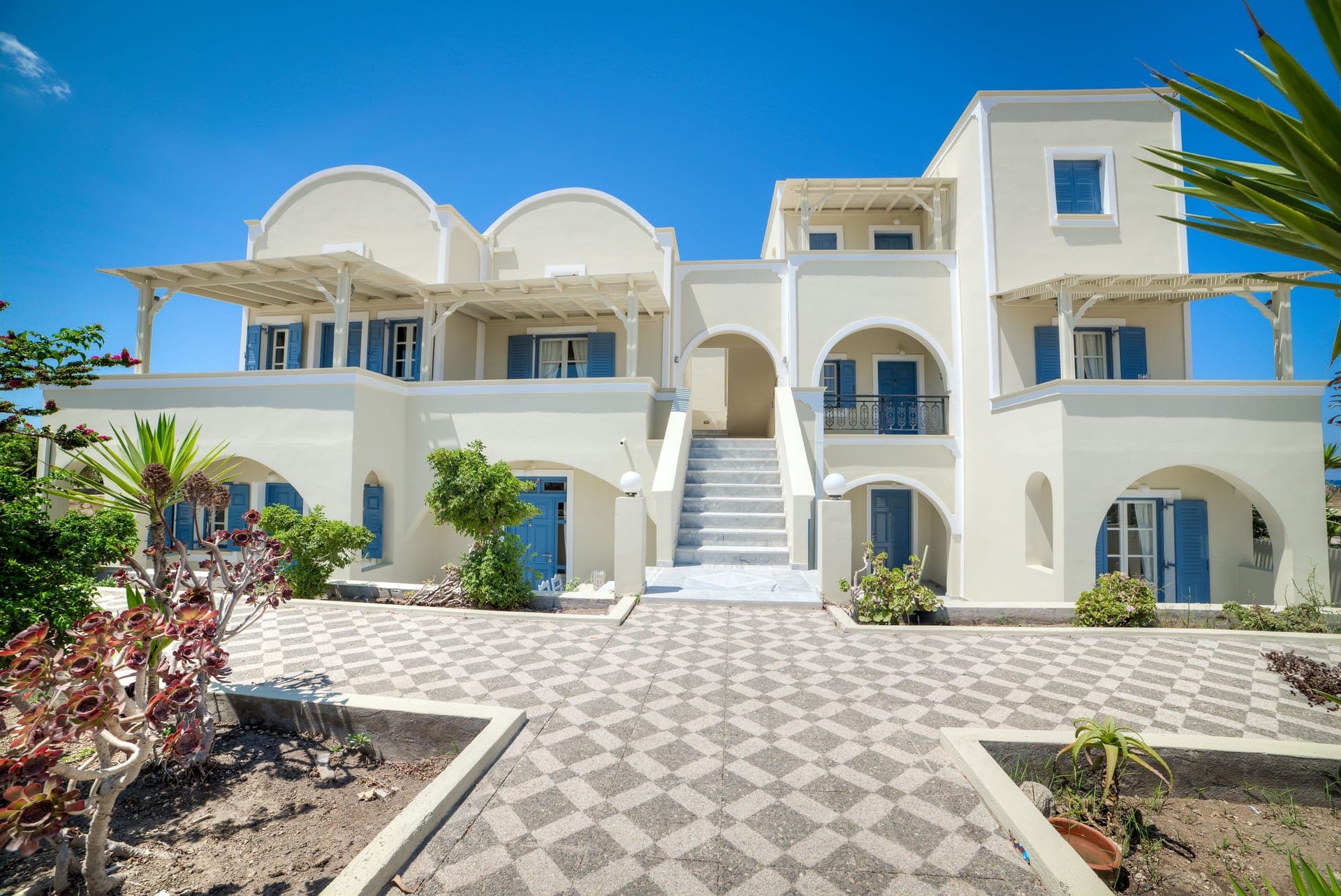 properties-MONOLITHIA-0.jpg