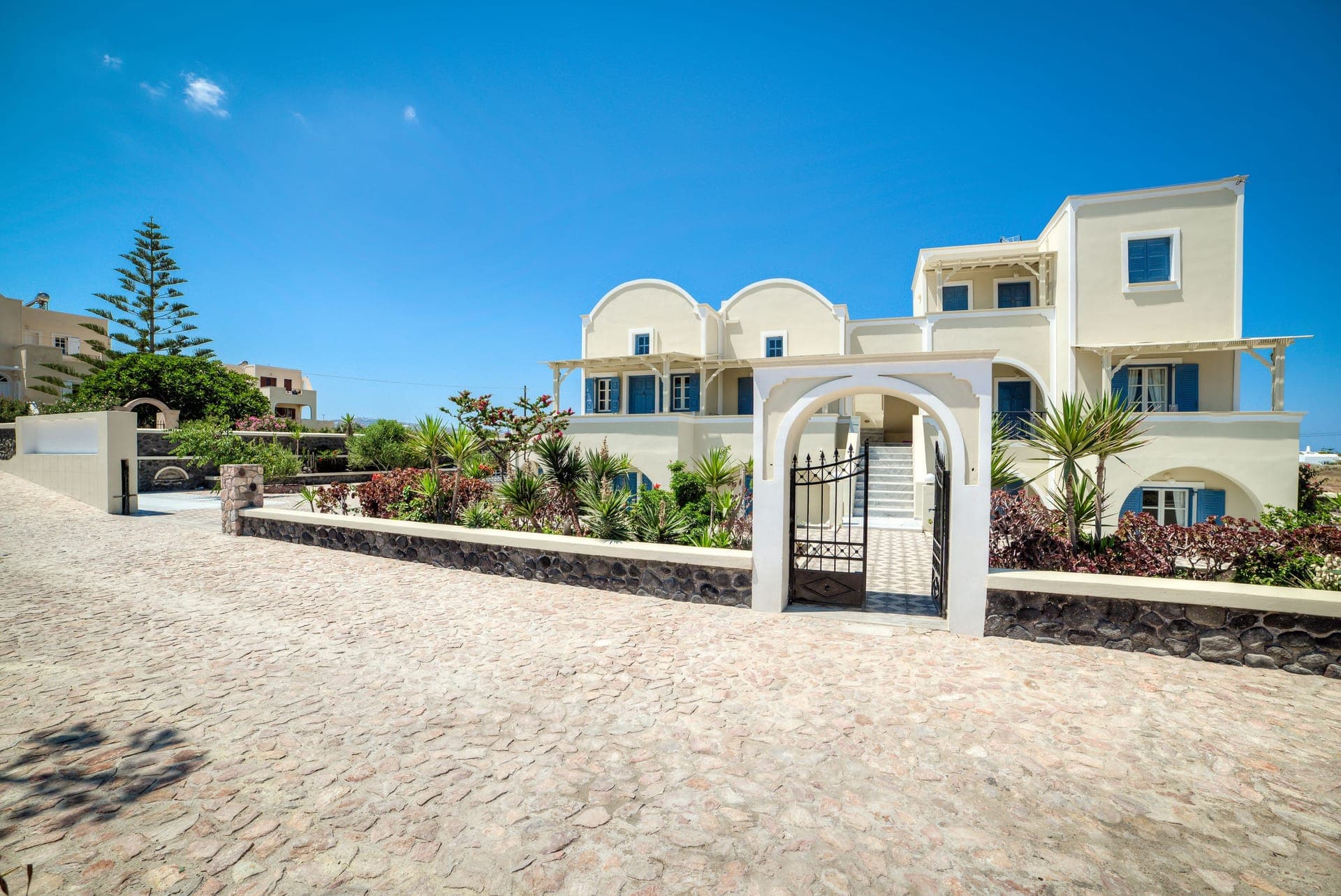 properties-MONOLITHIA-1.jpg