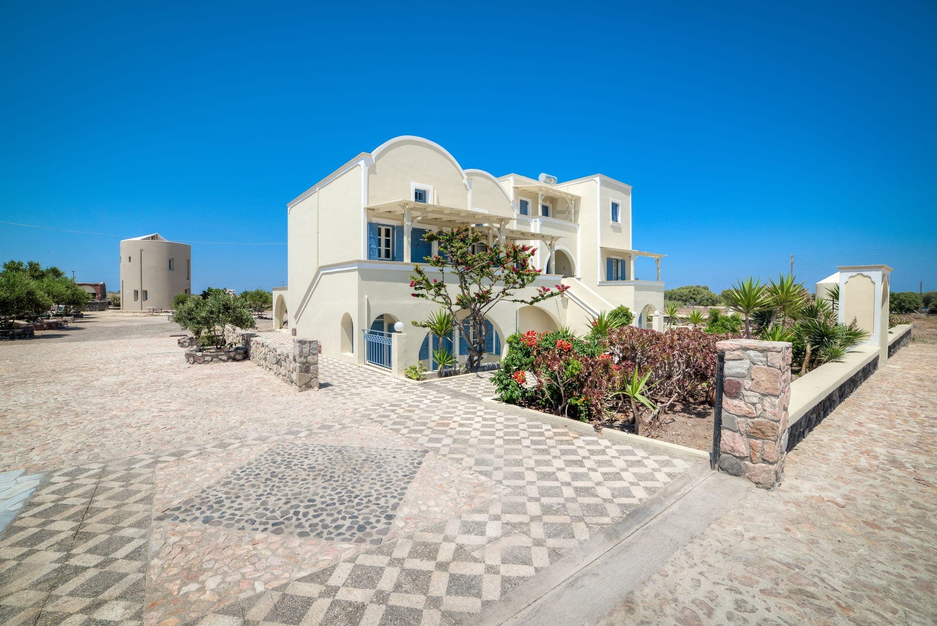 properties-MONOLITHIA-3.jpg