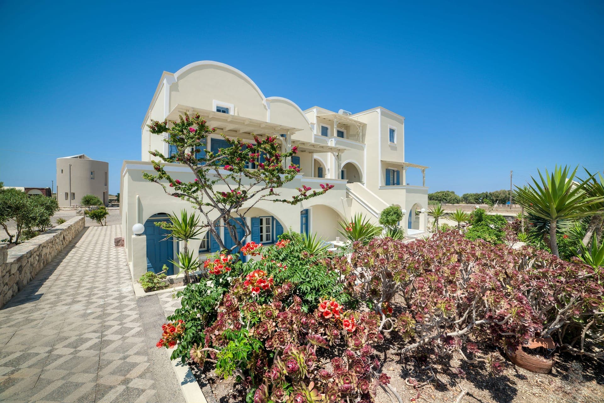 properties-MONOLITHIA-4.jpg