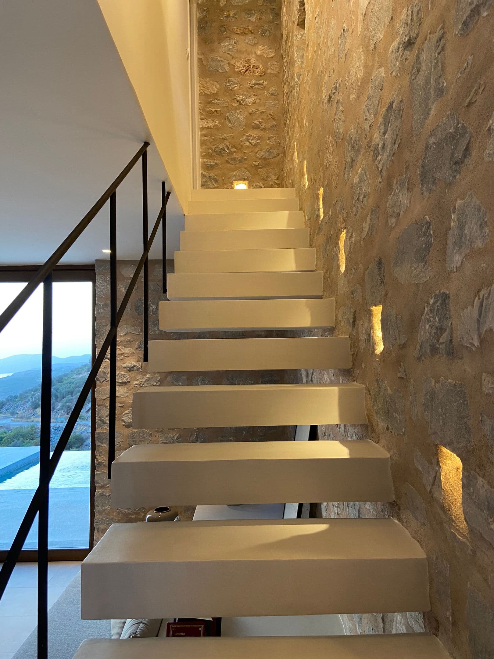 properties-MONOLITHOI-4.jpg