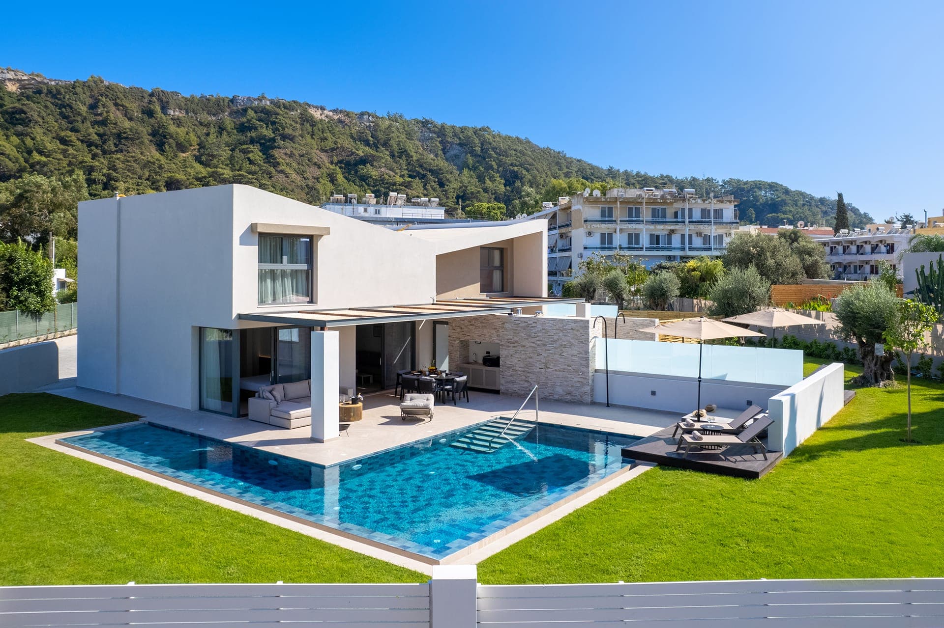 properties-MYRHODESVR-3.jpg