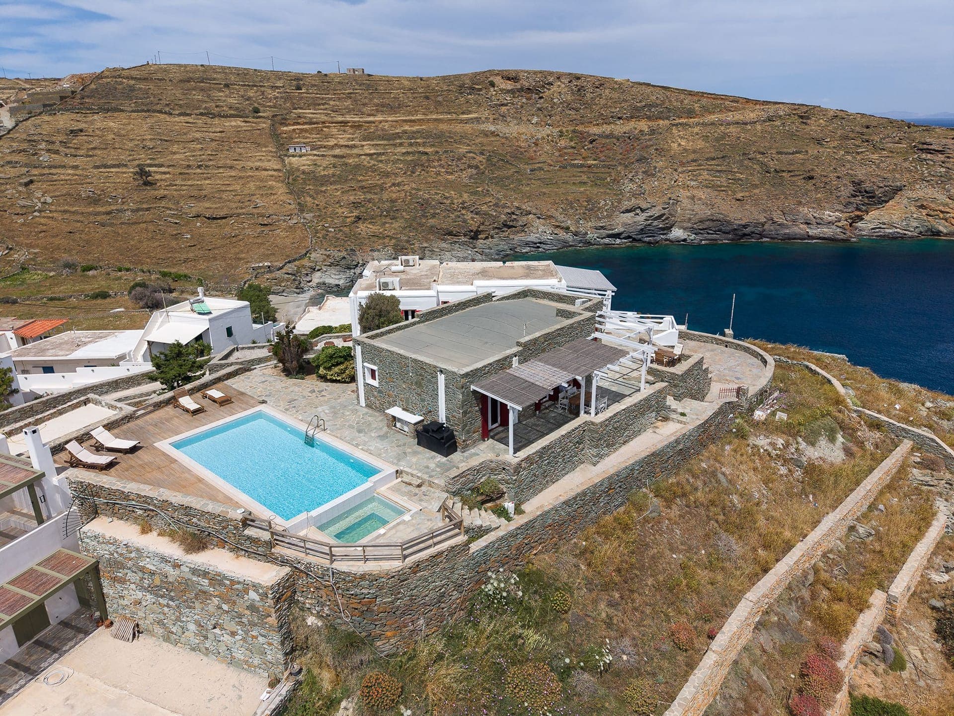 properties-NALOSUITES-1.jpg