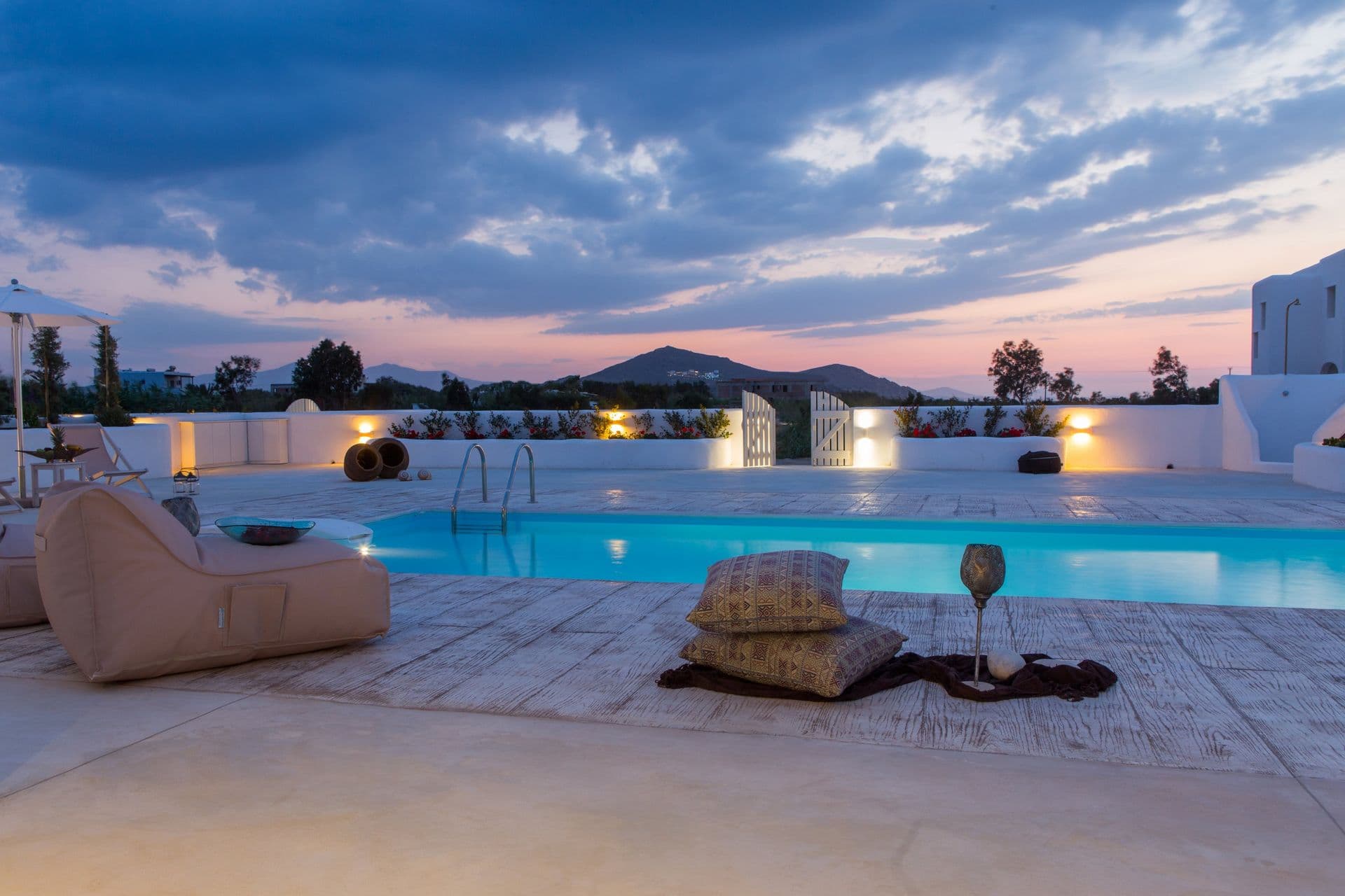 properties-NAXLOUNGE-0.jpg